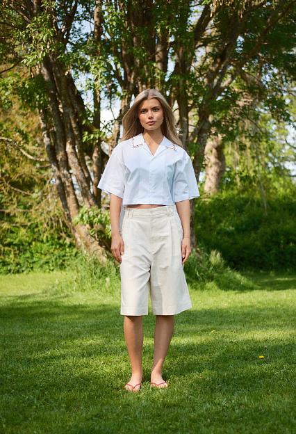 Filippa K Relaxed Pleated Cotton Linen Shorts Cream White
