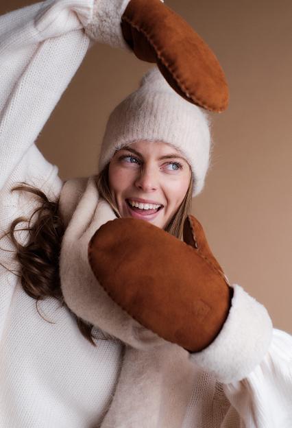 Hestra Sheepskin Mitt Cork