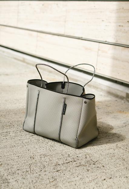 STATE OF ESCAPE Escape Tote Sage Green