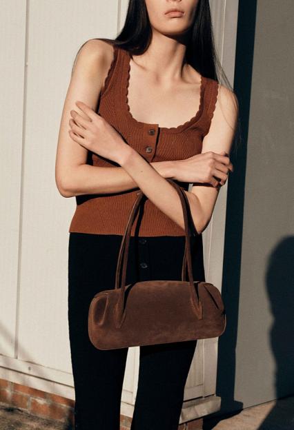 YUZEFI Oyster Shoulder Bag Suede Chocolate