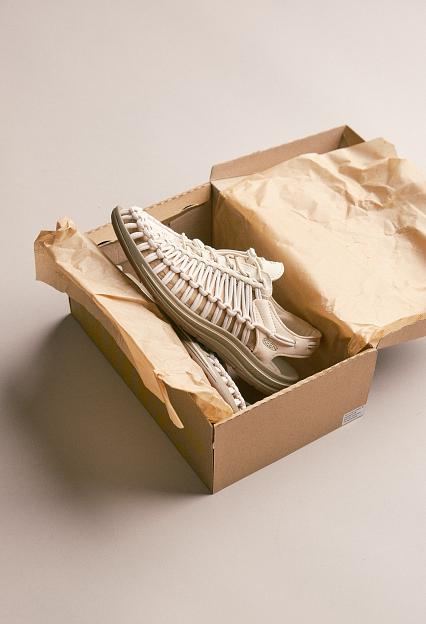KEEN Uneek White Cap/Cornstalk