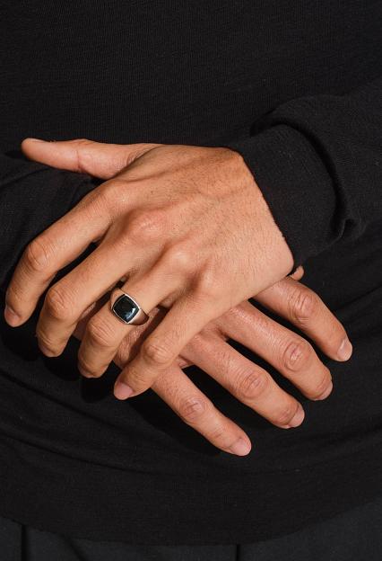 Tom Wood Kay Ring Black Larvikite