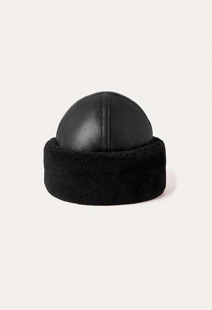 Toteme Shearling Winter Hat Black