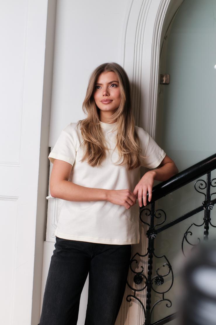 Julie Josephine Alexa Offwhite