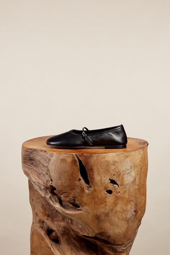 DEAR FRANCES Winter Balla Flat Black-1