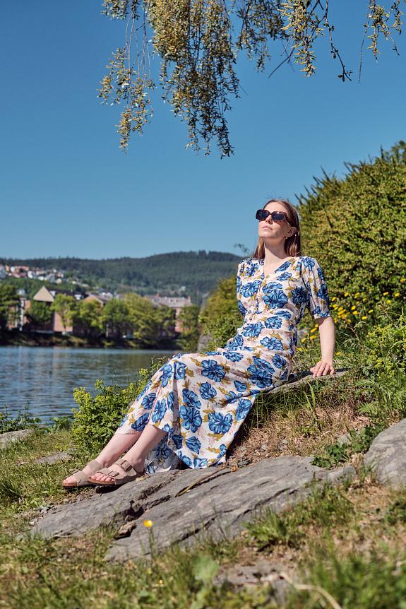 Faithfull The Brand Bellavista Midi Dress Isadora Floral Navy
