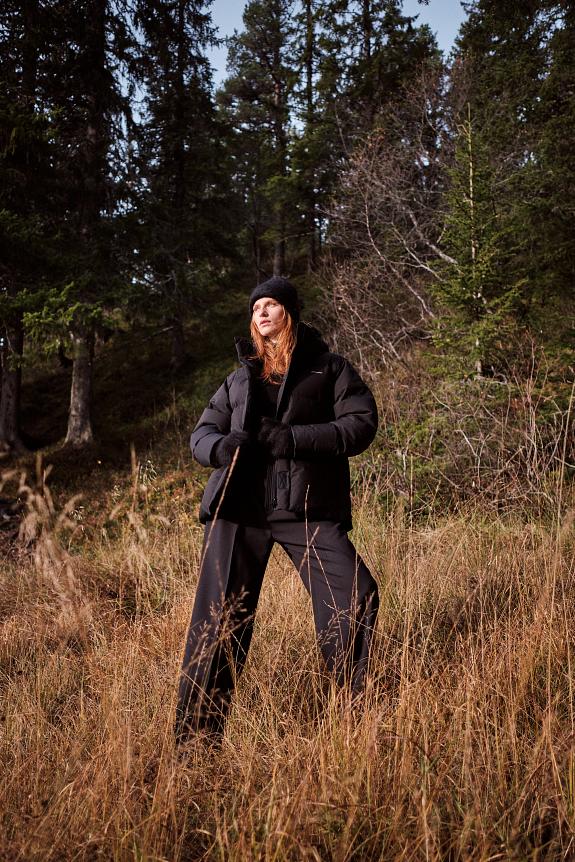 Holzweiler Besseggen Down Jacket Black-1