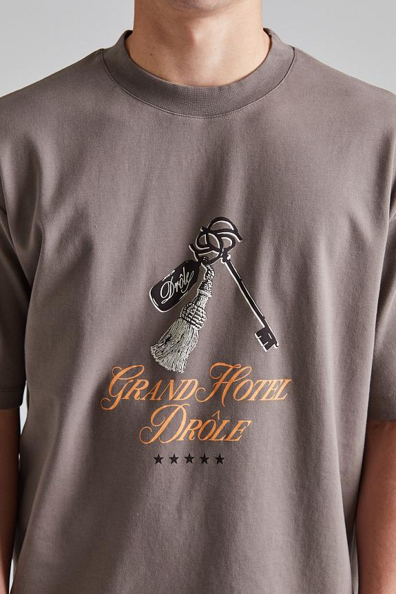 Drôle de Monsieur Le Tshirt Grand Hôtel Taupe-3