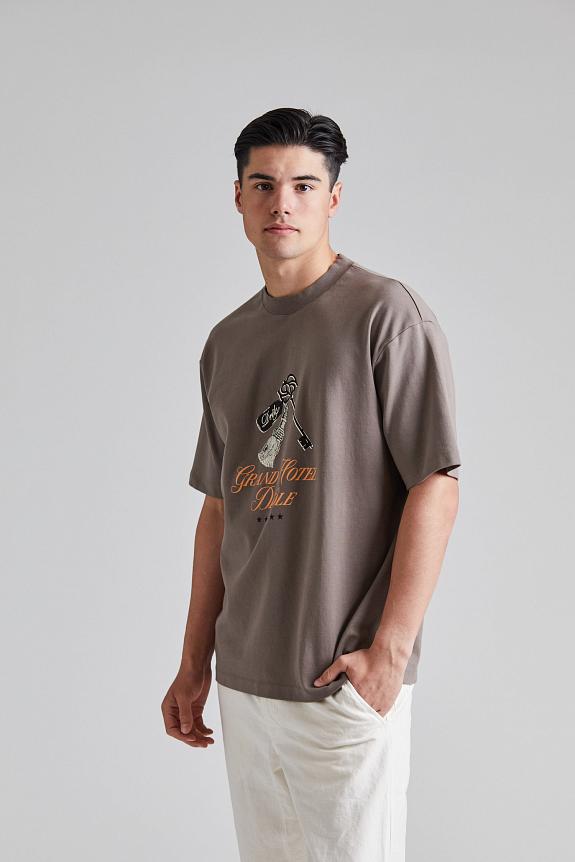Drôle de Monsieur Le Tshirt Grand Hôtel Taupe-1