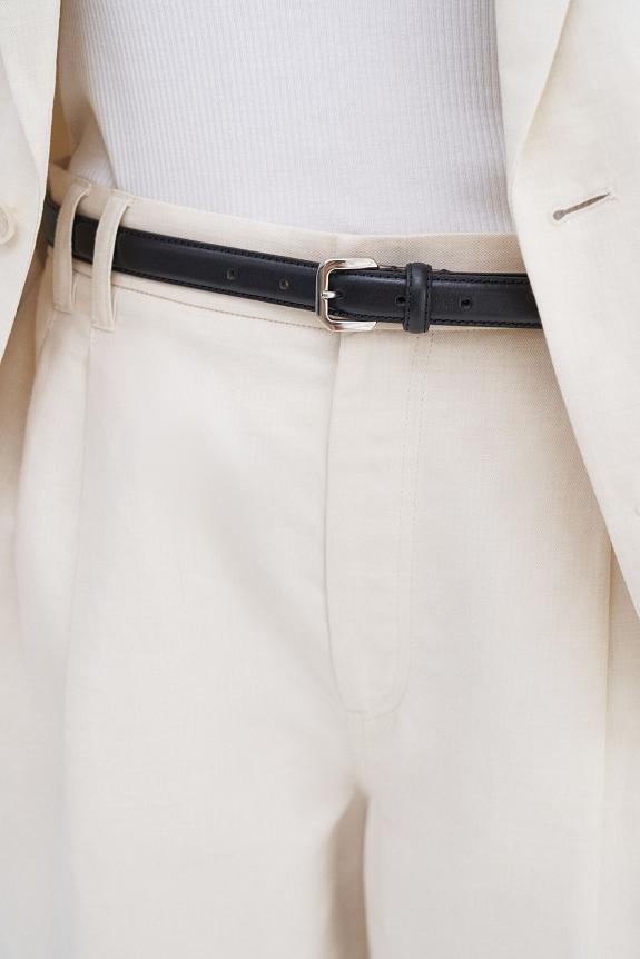 Filippa K Relaxed Pleated Cotton Linen Shorts Cream White 