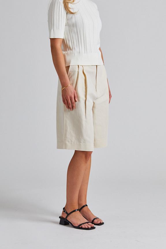 Filippa K Relaxed Pleated Cotton Linen Shorts Cream White 
