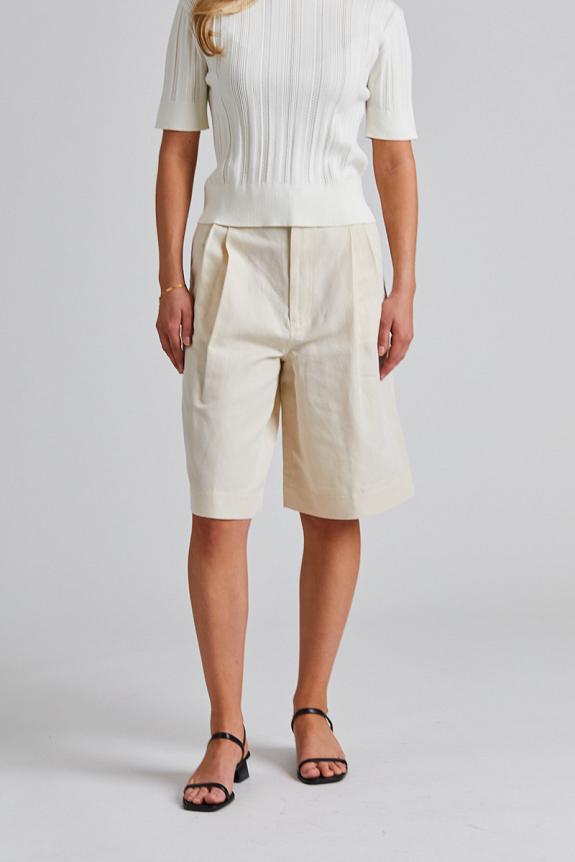 Filippa K Relaxed Pleated Cotton Linen Shorts Cream White 