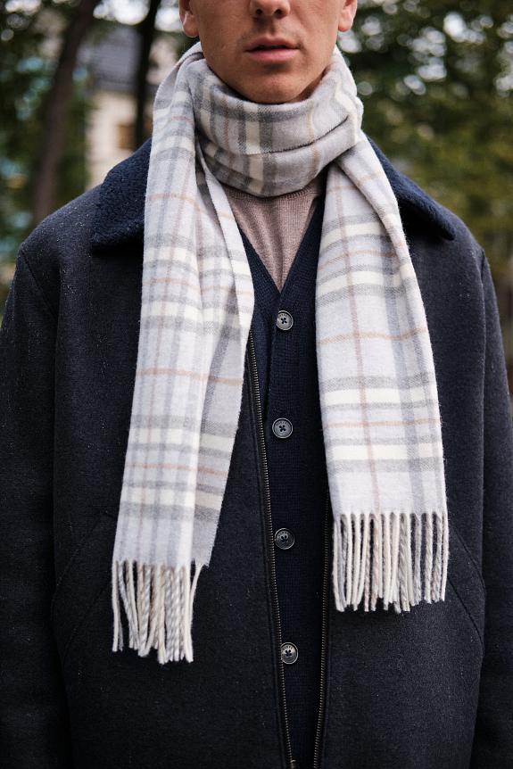 Amanda Christensen Classic Woven Scarf in Check Lt Grey