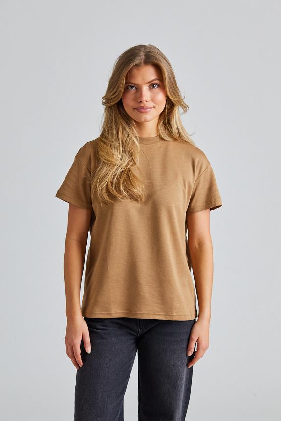 Julie Josephine Alexa Tee Camel