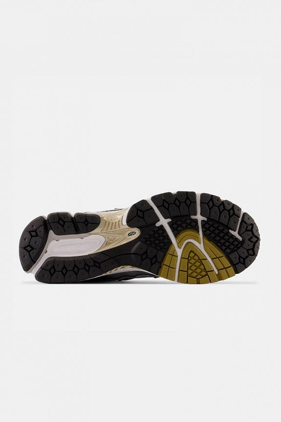 New Balance M1906RA Metallic Silver/Metallic Gold