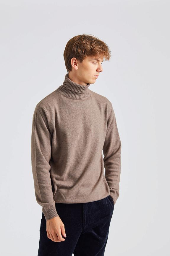 Oscar Jacobson Salim Rollneck Walnut Beige