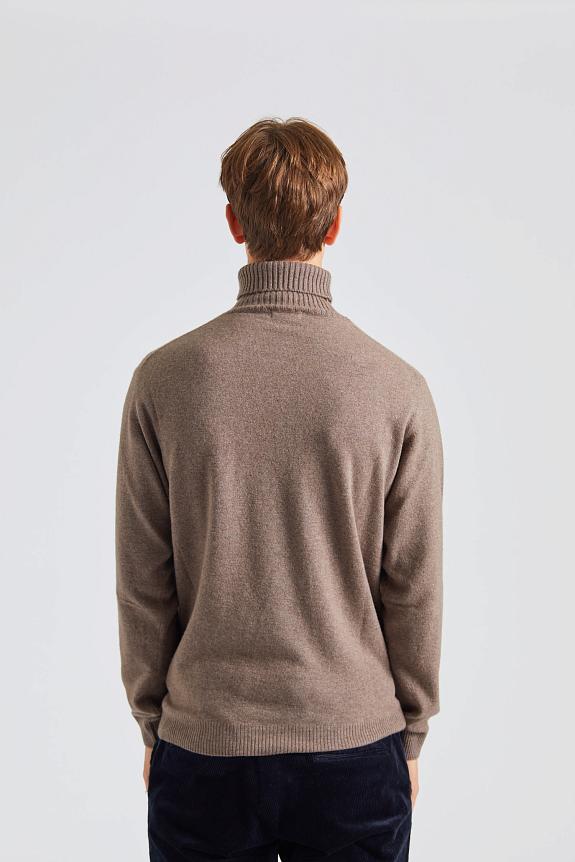 Oscar Jacobson Salim Rollneck Walnut Beige