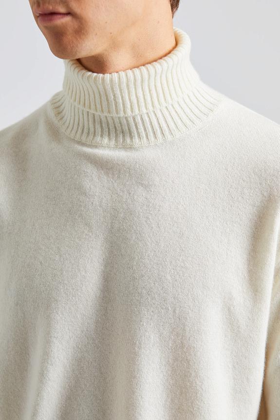 Oscar Jacobson Salim Rollneck White Shell