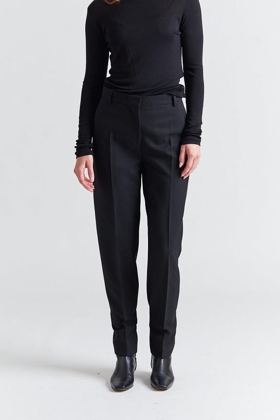Toteme Collarless Cinched Buckled Slouch Suit Black-4