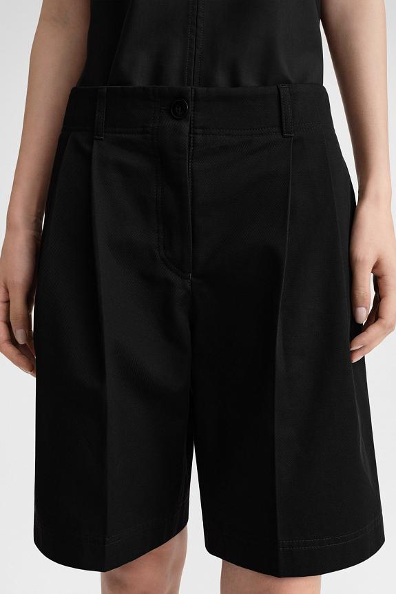 Toteme Relaxed Twill Shorts Black