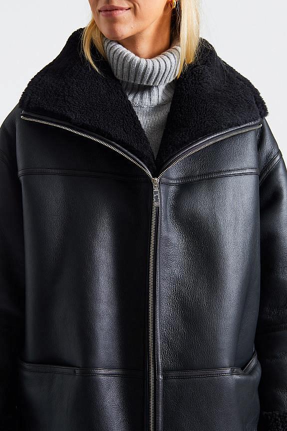 TOTEME Signature Shearling Jacket Black
