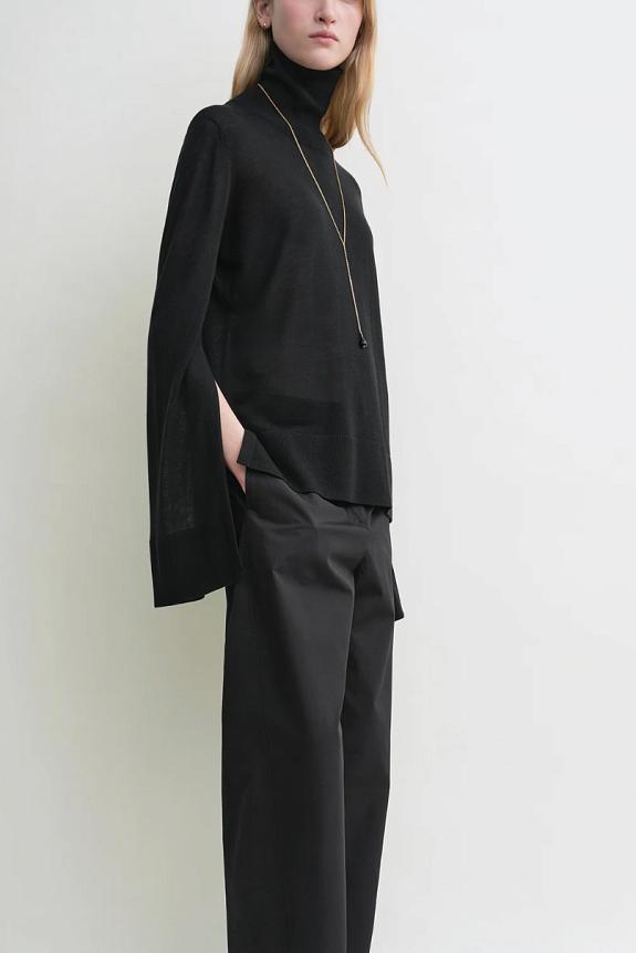 Toteme Slit Sleeve Turtleneck Black-1