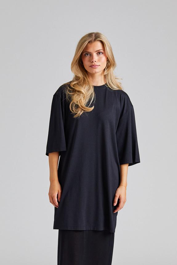 Toteme Relaxed Tee Dress Black