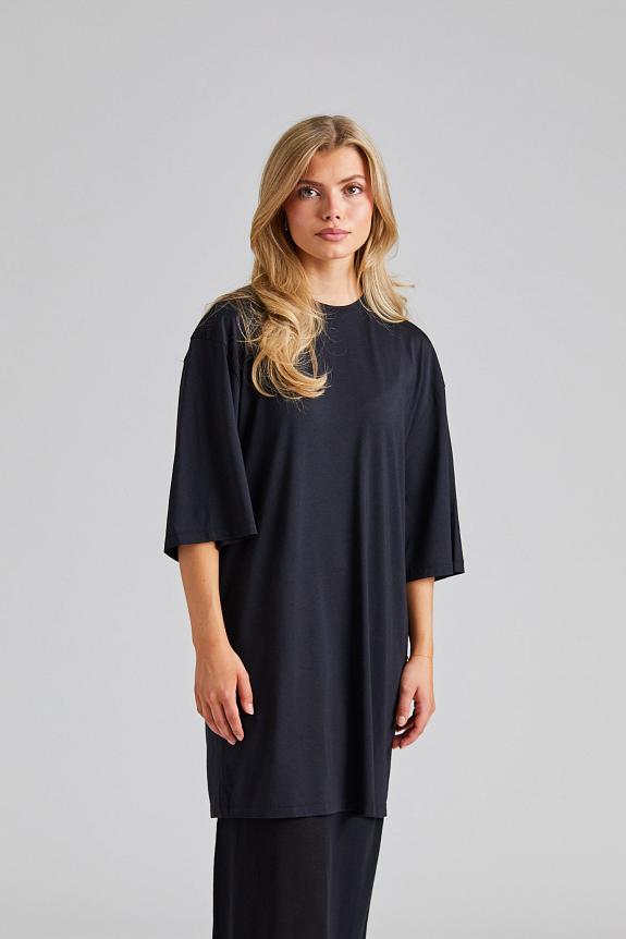 Toteme Relaxed Tee Dress Black-2