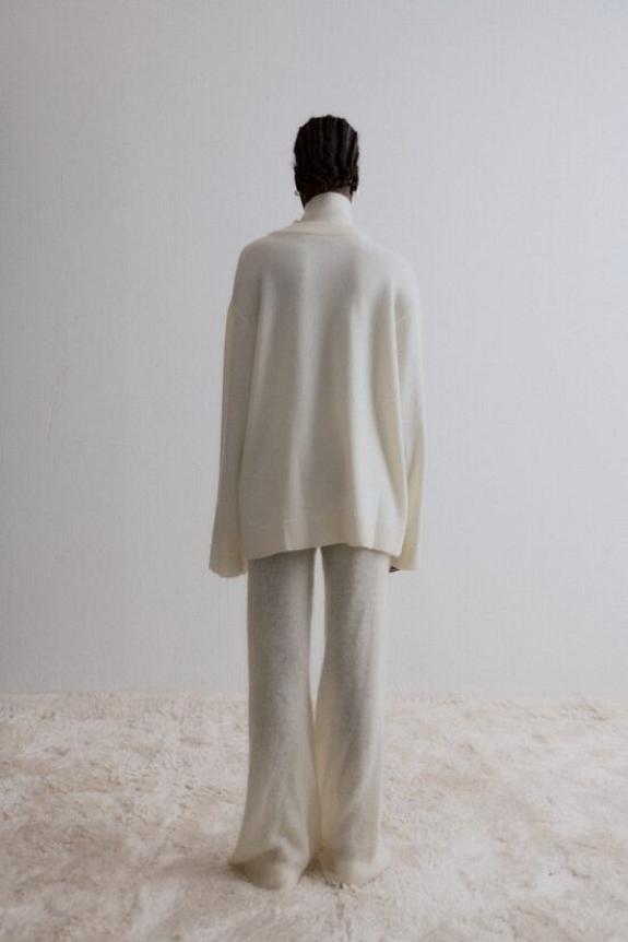 Viktoria Chan Cedar V Neck Knit Ivory-7