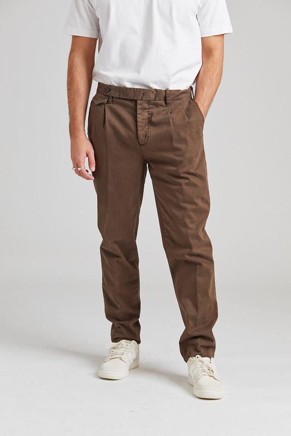 White Sand Luke Pleated Trouser Brown