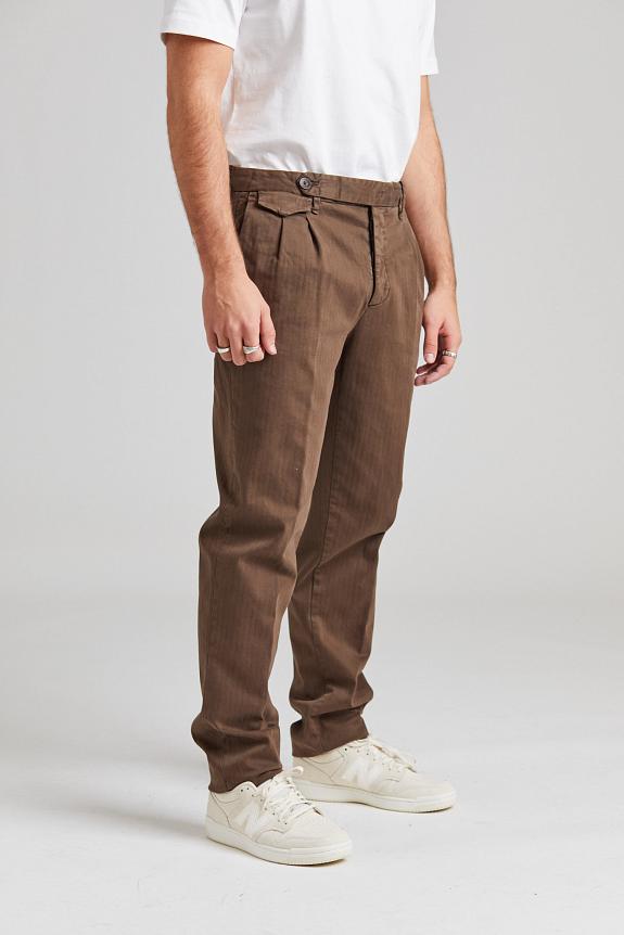 White Sand Luke Pleated Trouser Brown-2