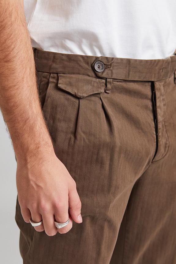 White Sand Luke Pleated Trouser Brown-1